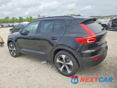 Drugie zdjęcie samochodu z przodu: 2026 VOLVO XC40 PLUS VIN:YV4L12UCXT2727906 - miniatura