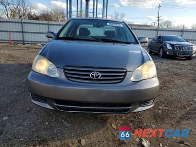Piąte zdjęcie samochodu w środku: 2004 TOYOTA COROLLA LE VIN:1NXBR32EX4Z308361 - miniatura