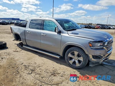 Czwarte zdjęcie samochodu z boku: 2021 RAM 1500 LARAMIE VIN:1C6SRFJT2MN735718 - miniatura
