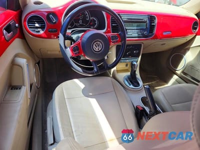 Zdjęcie 8 z 12 samochodu: 2014 VOLKSWAGEN BEETLE VIN:3VWJX7AT5EM631121 - miniatura