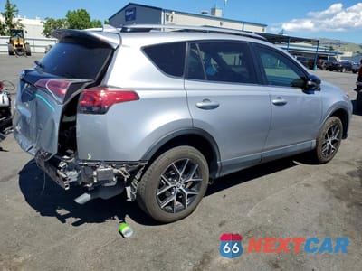 Trzecie zdjęcie samochodu z tyłu: 2018 TOYOTA RAV4 SE VIN:JTMNFREVXJD111016 - miniatura