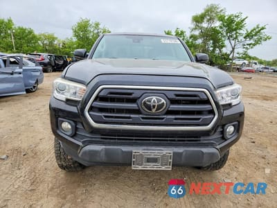 Piąte zdjęcie samochodu w środku: 2018 TOYOTA TACOMA SR5 V6 VIN:3TMAZ5CN4JM059307 - miniatura