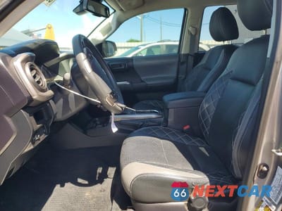 Zdjęcie 7 z 12 samochodu: 2018 TOYOTA TACOMA SR5 V6 VIN:5TFAZ5CN8JX071101 - miniatura