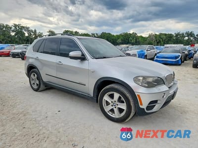 Czwarte zdjęcie samochodu z boku: 2013 BMW X5 XDRIVE35D VIN:5UXZW0C57D0B94420 - miniatura