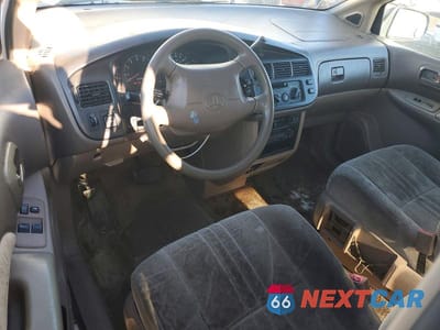 Zdjęcie 8 z 12 samochodu: 1999 TOYOTA SIENNA LE VIN:4T3ZF13C3XU145671 - miniatura