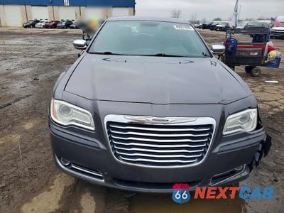 Piąte zdjęcie samochodu w środku: 2013 CHRYSLER 300C VIN:2C3CCAKGXDH739564 - miniatura