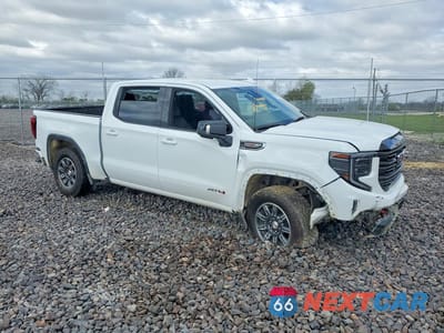 Czwarte zdjęcie samochodu z boku: 2025 GMC SIERRA K1500 AT4 VIN:3GTUUEEL1SG355781 - miniatura