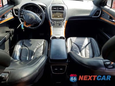 Zdjęcie 8 z 12 samochodu: 2017 LINCOLN MKX RESERVE VIN:2LMPJ8LR9HBL30007 - miniatura