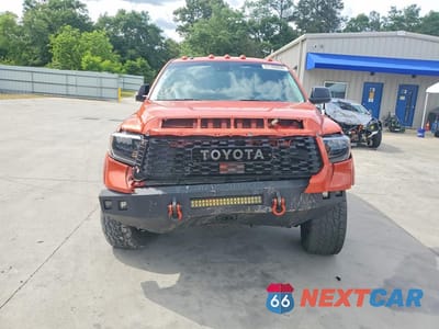 Piąte zdjęcie samochodu w środku: 2018 TOYOTA TUNDRA CREWMAX SR5 VIN:5TFDW5F19JX747375 - miniatura