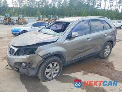 2013 KIA SORENTO LX 5XYKT3A65DG325117 - główne zdjęcie licytacji z USA - miniatura