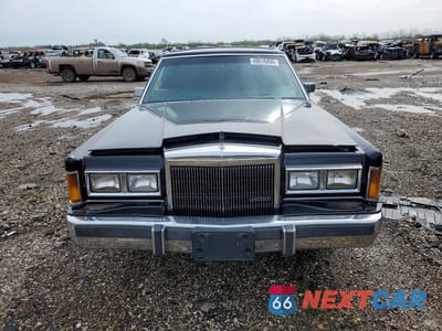 Piąte zdjęcie samochodu w środku: 1989 LINCOLN TOWN CAR VIN:1LNBM81F7KY658963 - miniatura