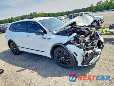 Czwarte zdjęcie samochodu z boku: 2022 VOLKSWAGEN TIGUAN SE R-LINE BLACK VIN:3VVCB7AX3NM027789 - miniatura