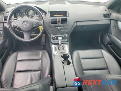 Zdjęcie 8 z 12 samochodu: 2009 MERCEDES-BENZ C 300 VIN:WDDGF54X19F208793 - miniatura