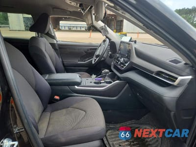 Zdjęcie 7 z 12 samochodu: 2022 TOYOTA HIGHLANDER LE VIN:5TDZZRAH8NS135740 - miniatura
