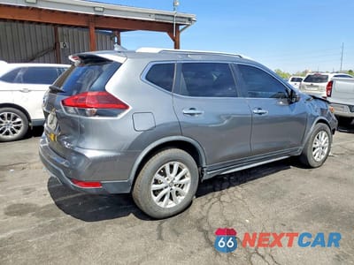 Trzecie zdjęcie samochodu z tyłu: 2020 NISSAN ROGUE SV VIN:JN8AT2MV9LW108054 - miniatura