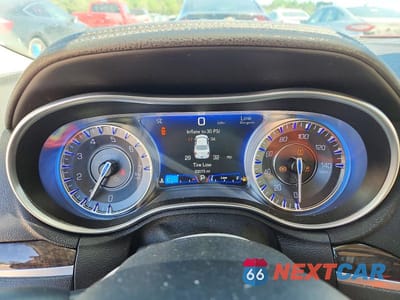 Zdjęcie 9 z 12 samochodu: 2019 CHRYSLER 300 LIMITED VIN:2C3CCAKG8KH542972 - miniatura