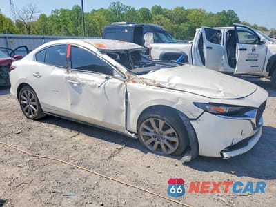 Czwarte zdjęcie samochodu z boku: 2021 MAZDA 3 SELECT VIN:JM1BPBBLXM1331014 - miniatura