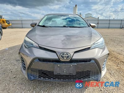 Piąte zdjęcie samochodu w środku: 2018 TOYOTA COROLLA SE VIN:5YFBURHE3JP783534 - miniatura