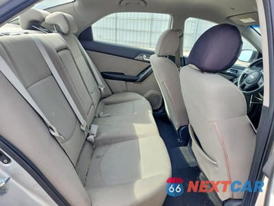 Zdjęcie 10 z 12 samochodu: 2013 KIA FORTE EX VIN:KNAFU4A22D5647138 - miniatura