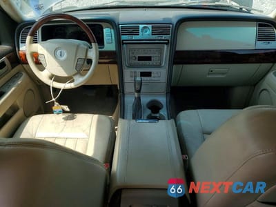 Zdjęcie 8 z 13 samochodu: 2003 LINCOLN NAVIGATOR VIN:5LMFU27R73LJ00851 - miniatura