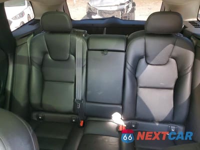 Zdjęcie 10 z 13 samochodu: 2022 VOLVO XC60 B5 MOMENTUM VIN:YV4L12RK1N1079302 - miniatura
