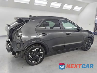 Trzecie zdjęcie samochodu z tyłu: 2024 KIA NIRO EV WIND VIN:KNDCR3L19R5103961 - miniatura