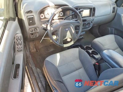 Zdjęcie 8 z 12 samochodu: 2004 FORD ESCAPE XLS VIN:1FMYU92174KB40246 - miniatura