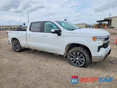 Czwarte zdjęcie samochodu z boku: 2023 CHEVROLET SILVERADO K1500 LT VIN:1GCUDDEDXPZ316083 - miniatura
