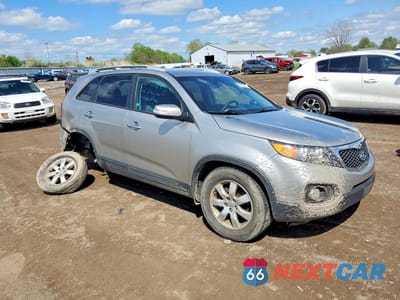 Czwarte zdjęcie samochodu z boku: 2012 KIA SORENTO LX VIN:5XYKT3A68CG299997 - miniatura