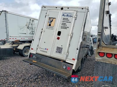 Trzecie zdjęcie samochodu z tyłu: 2021 CHEVROLET EXPRESS - BOX TRUCK VIN:1GB0GRFP0M1226273 - miniatura