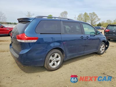 Trzecie zdjęcie samochodu z tyłu: 2012 TOYOTA SIENNA LE 8-PASSENGER VIN:5TDKK3DC0CS233306 - miniatura