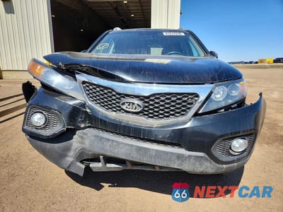 Piąte zdjęcie samochodu w środku: 2013 KIA SORENTO EX VIN:5XYKUDA20DG403500 - miniatura