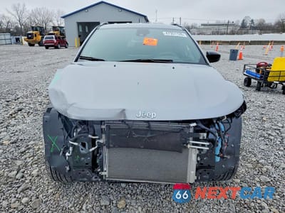 Piąte zdjęcie samochodu w środku: 2023 JEEP COMPASS LATITUDE LUX VIN:3C4NJDFN9PT541445 - miniatura