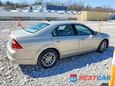 Trzecie zdjęcie samochodu z tyłu: 2010 FORD FUSION S VIN:3FAHP0GA8AR165816 - miniatura