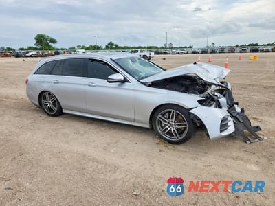Czwarte zdjęcie samochodu z boku: 2018 MERCEDES-BENZ E 400 4MATIC VIN:WDDZH6GB5JA375491 - miniatura