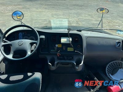 Zdjęcie 9 z 10 samochodu: 2016 FREIGHTLINER CHASSIS B2B VIN:4UZABRDU8GCGS2112 - miniatura