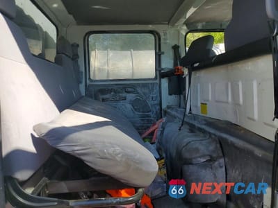 Zdjęcie 11 z 13 samochodu: 2018 ISUZU NPR HD BOX TRUCK VIN:54DC4J1B9JS807187 - miniatura