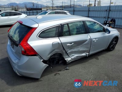 Trzecie zdjęcie samochodu z tyłu: 2015 VOLVO V60 PREMIER VIN:YV140MEB9F1190669 - miniatura