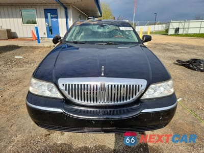 Piąte zdjęcie samochodu w środku: 2010 LINCOLN TOWN CAR SIGNATURE LIMITED VIN:2LNBL8CV5AX615955 - miniatura