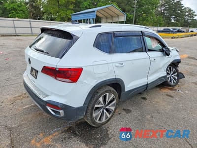 Trzecie zdjęcie samochodu z tyłu: 2022 VOLKSWAGEN TAOS SE VIN:3VVTX7B21NM068099 - miniatura