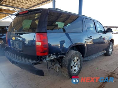Trzecie zdjęcie samochodu z tyłu: 2013 CHEVROLET SUBURBAN VIN:1GNSCHE02DR212835 - miniatura