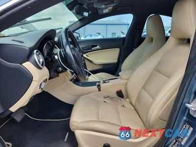 Zdjęcie 7 z 11 samochodu: 2014 MERCEDES-BENZ CLA 250 VIN:WDDSJ4EB1EN105413 - miniatura