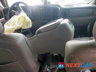 Zdjęcie 8 z 13 samochodu: 2005 GMC YUKON XL K1500 VIN:1GKFK16Z25J187666 - miniatura