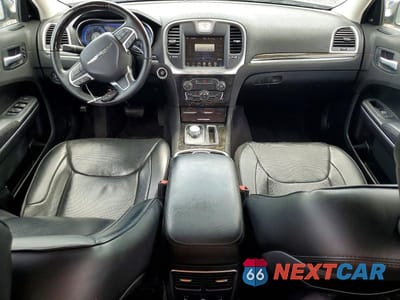 Zdjęcie 8 z 12 samochodu: 2016 CHRYSLER 300 VIN:2C3CCAKGXGH344031 - miniatura