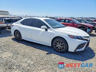 Czwarte zdjęcie samochodu z boku: 2023 TOYOTA CAMRY SE VIN:4T1G11AK1PU828011 - miniatura