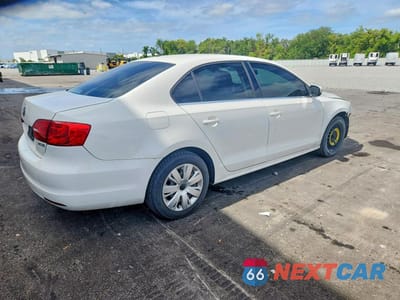 Trzecie zdjęcie samochodu z tyłu: 2013 VOLKSWAGEN JETTA SE VIN:3VWDX7AJXDM286257 - miniatura