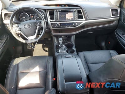 Zdjęcie 8 z 12 samochodu: 2019 TOYOTA HIGHLANDER LIMITED PLATINUM VIN:5TDDZRFH5KS955059 - miniatura