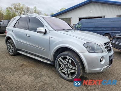 Czwarte zdjęcie samochodu z boku: 2010 MERCEDES-BENZ ML 550 4MATIC VIN:4JGBB7CB7AA587779 - miniatura