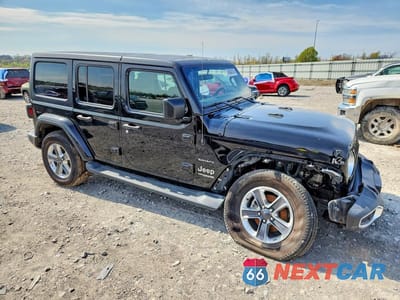 Czwarte zdjęcie samochodu z boku: 2021 JEEP WRANGLER UNLIMITED SAHARA VIN:1C4HJXEN3MW625945 - miniatura