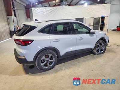 Trzecie zdjęcie samochodu z tyłu: 2025 FORD ESCAPE ST LINE SELECT VIN:1FMCU9NA7SUB23714 - miniatura